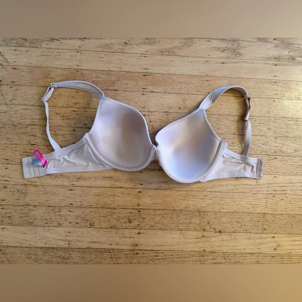 Vince Camuto bra underwire T-shirt bra with padded shoulder straps